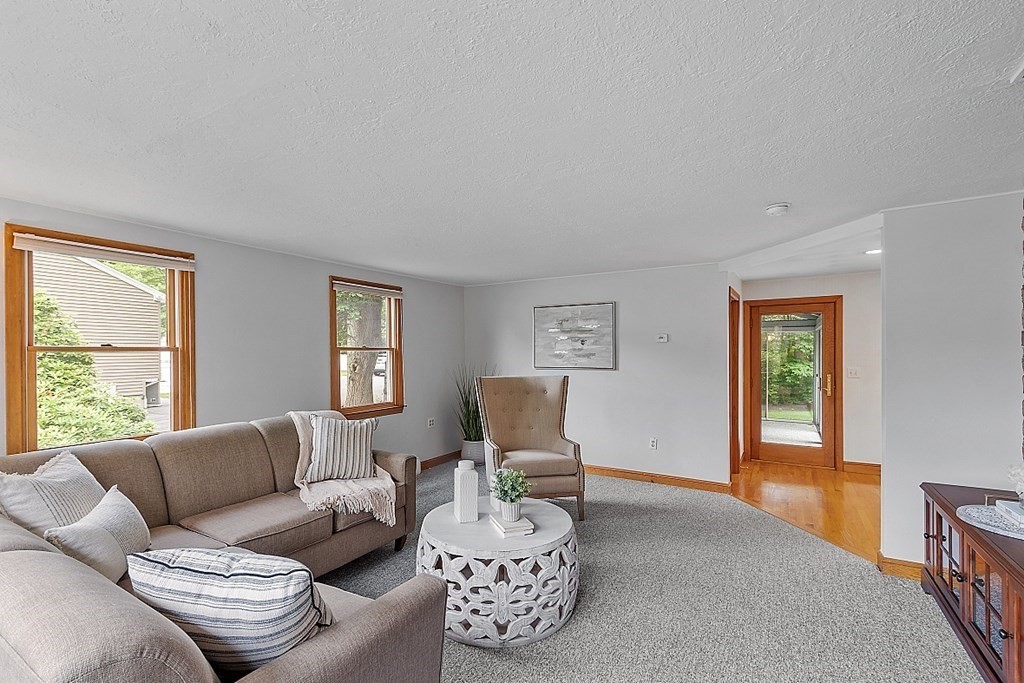 218 Fox Hill Road Burlington, MA 01803 - Photo 9 of 37 Gallery Image 9