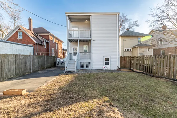 a view of a house with a backyard