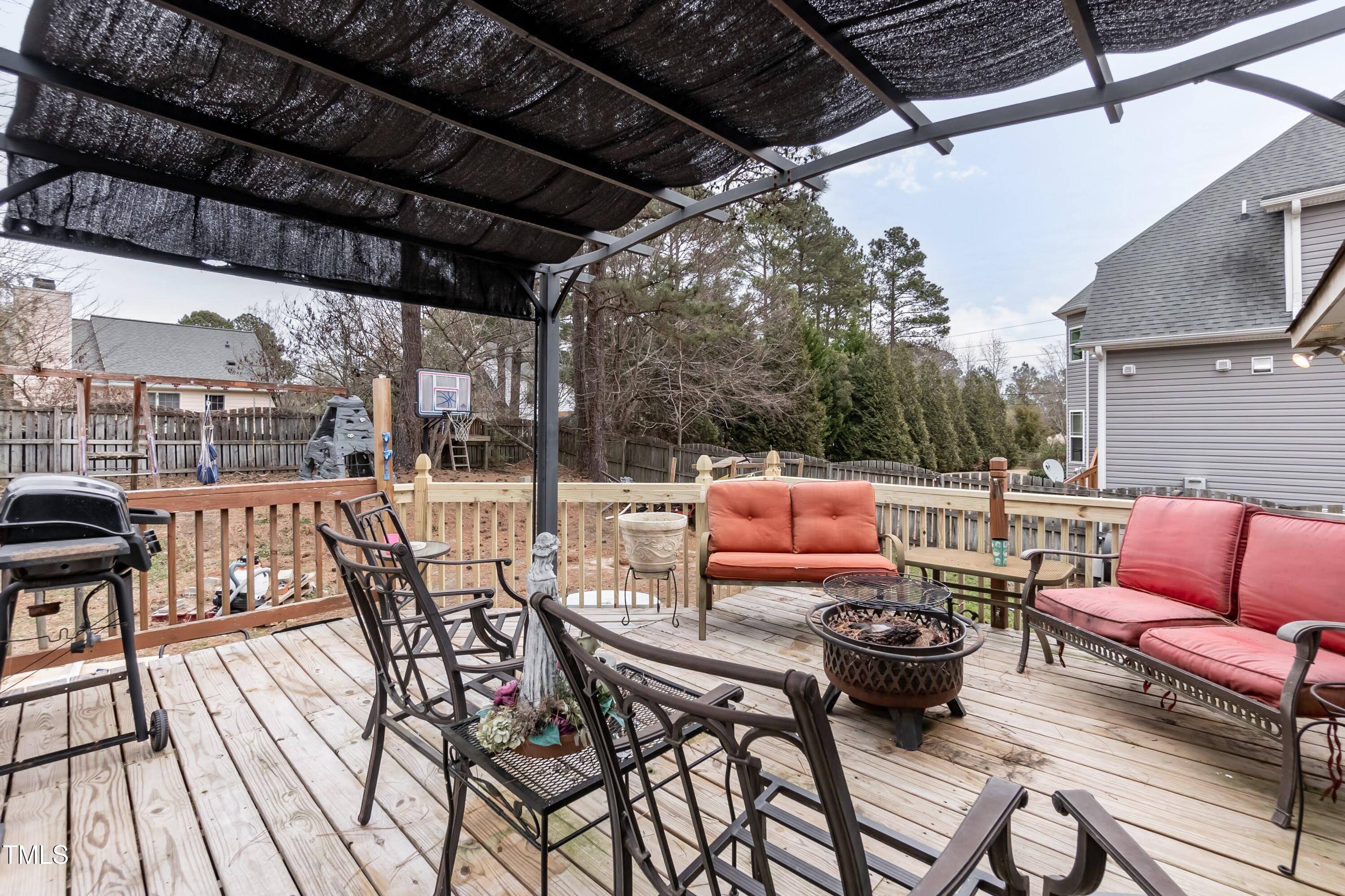 4209 Medlar Lane Raleigh, NC 27616 - Photo 32 of 40 Deck 06