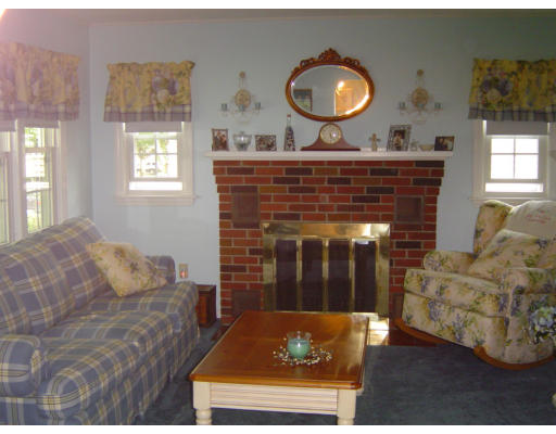 49 Rowena Street Worcester, MA 01606 - Photo 3 of 11 Gallery Image 3
