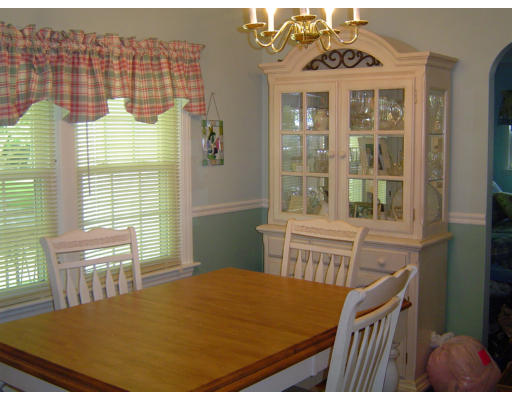 49 Rowena Street Worcester, MA 01606 - Photo 4 of 11 Gallery Image 4