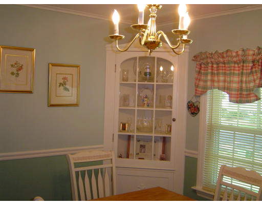 49 Rowena Street Worcester, MA 01606 - Photo 5 of 11 Gallery Image 5