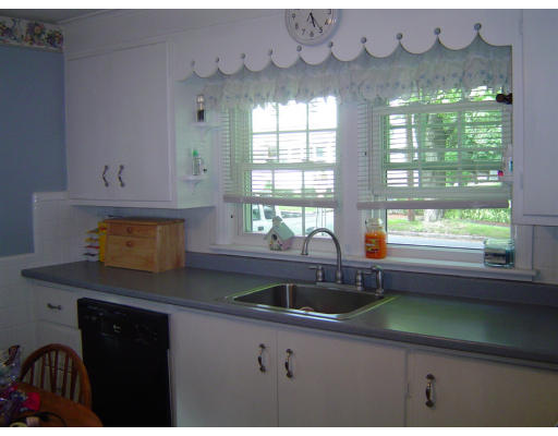 49 Rowena Street Worcester, MA 01606 - Photo 6 of 11 Gallery Image 6