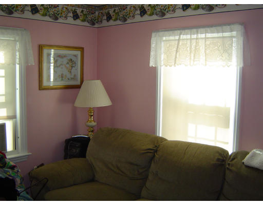 49 Rowena Street Worcester, MA 01606 - Photo 9 of 11 Gallery Image 9