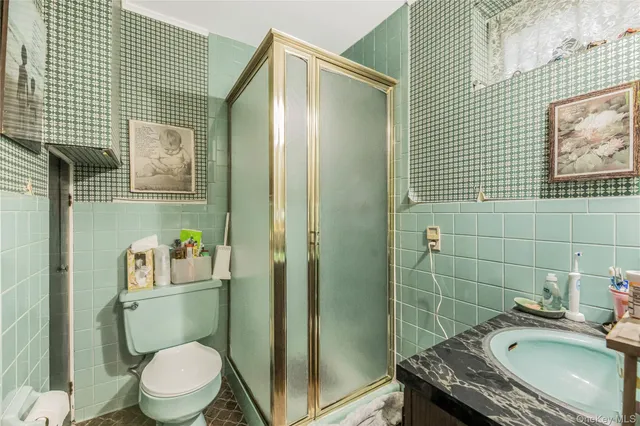 $699,000 | 15 Wayne Way, White Plains, NY 10607