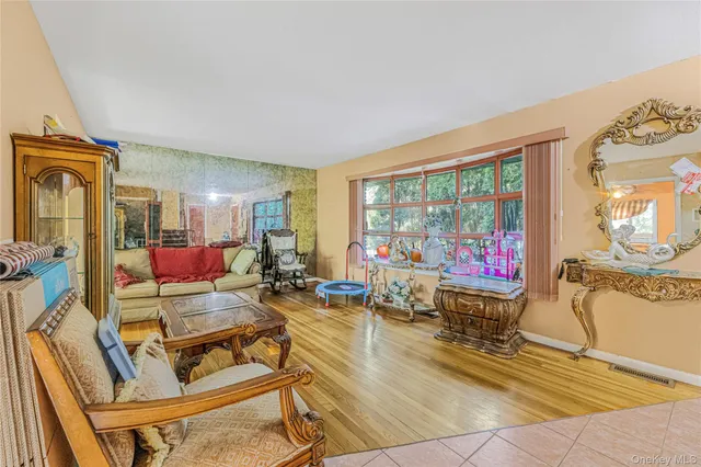 $699,000 | 15 Wayne Way, White Plains, NY 10607