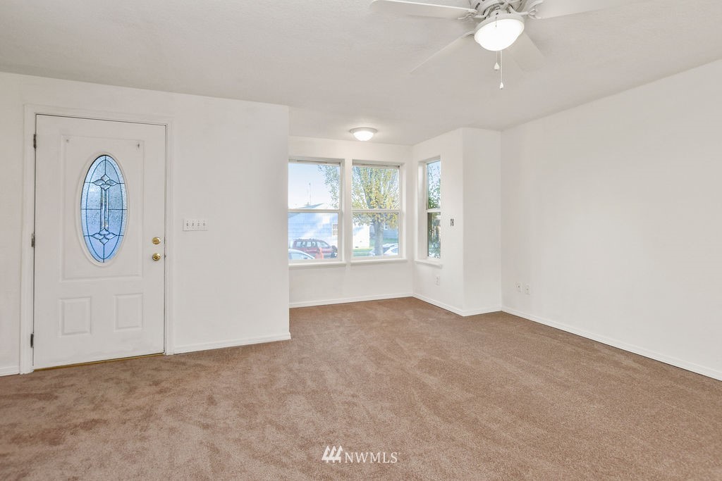 255 Colorado Street Longview, WA 98632 - Photo 3 of 18 Gallery Image 3