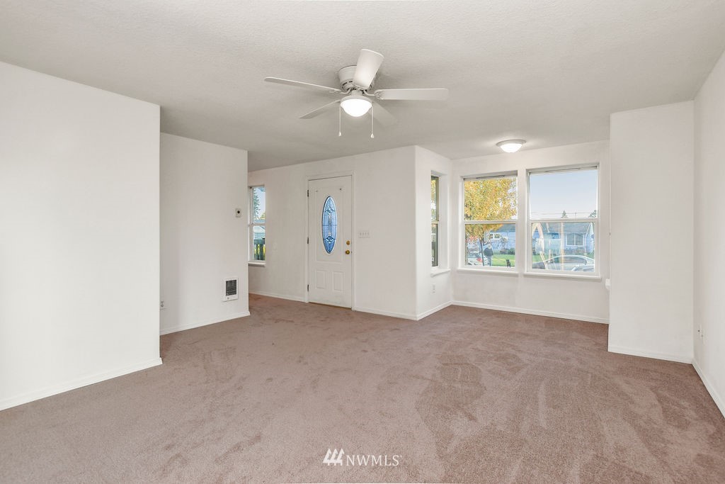 255 Colorado Street Longview, WA 98632 - Photo 4 of 18 Gallery Image 4