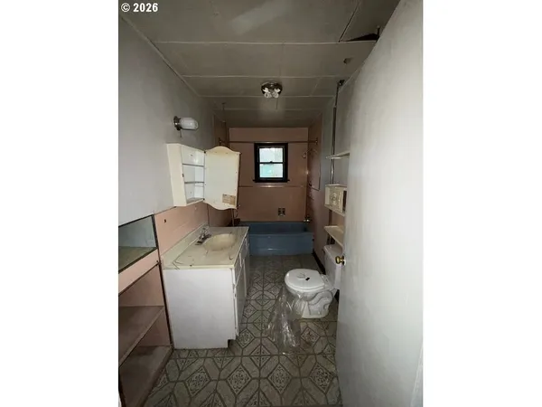 $230,000 | 381 Gregory Drive, Winston, OR 97496