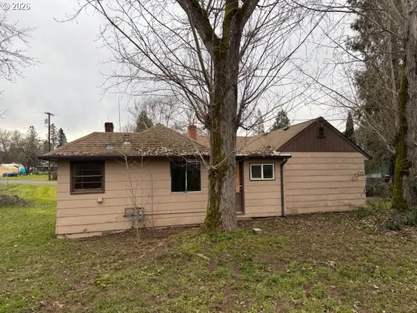 $230,000 | 381 Gregory Drive, Winston, OR 97496