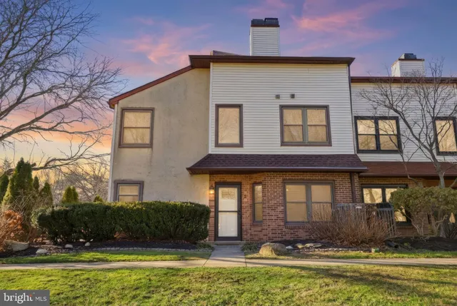 $410,000 | 2 Heather Court, Newtown, PA 18940