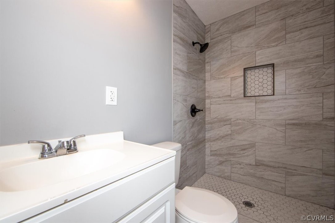 9301 Telstar Drive Richmond, VA 23237 - Photo 11 of 24 a bathroom with a toilet sink and shower