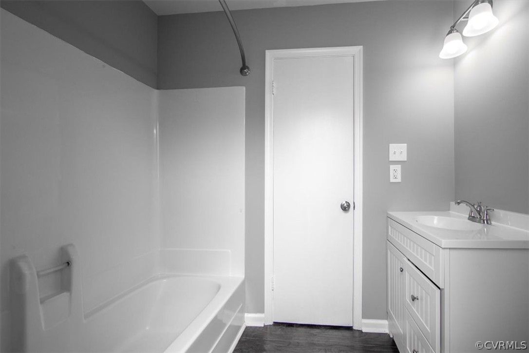 9301 Telstar Drive Richmond, VA 23237 - Photo 15 of 24 a bathroom with a bathtub sink and mirror