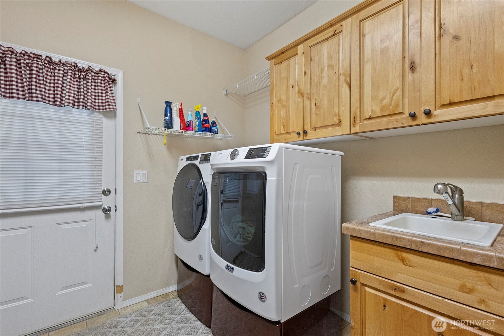 6948 Howell Lane Sedro-Woolley, WA 98284 - Photo 21 of 40 a utility room with dryer and washer