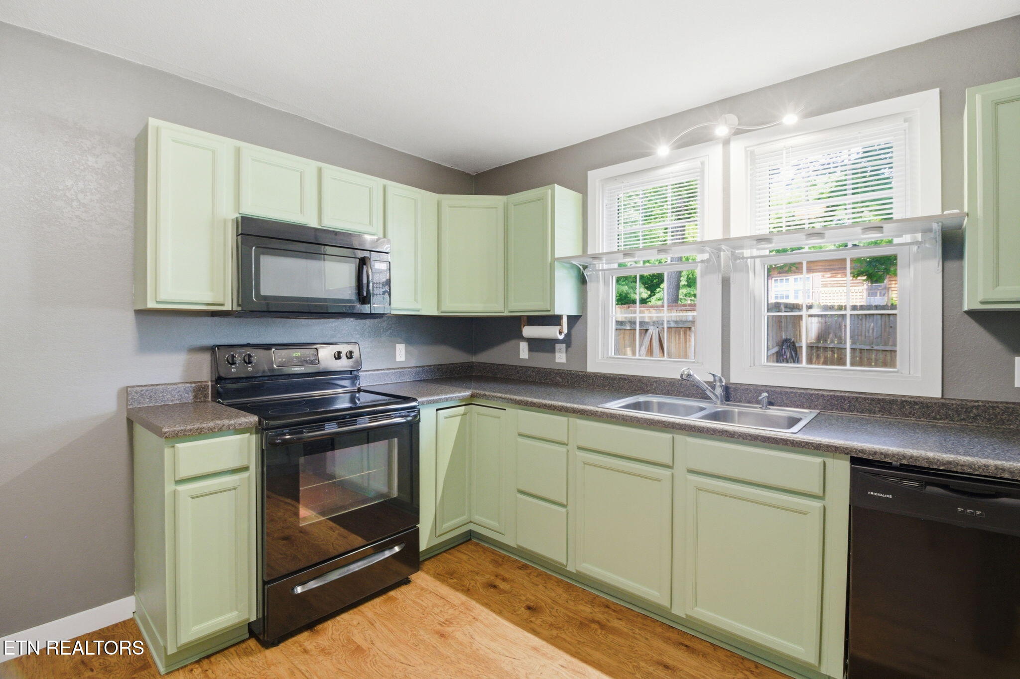 2540 Mentor Road Louisville, TN 37777 - Photo 15 of 30 Kitchen