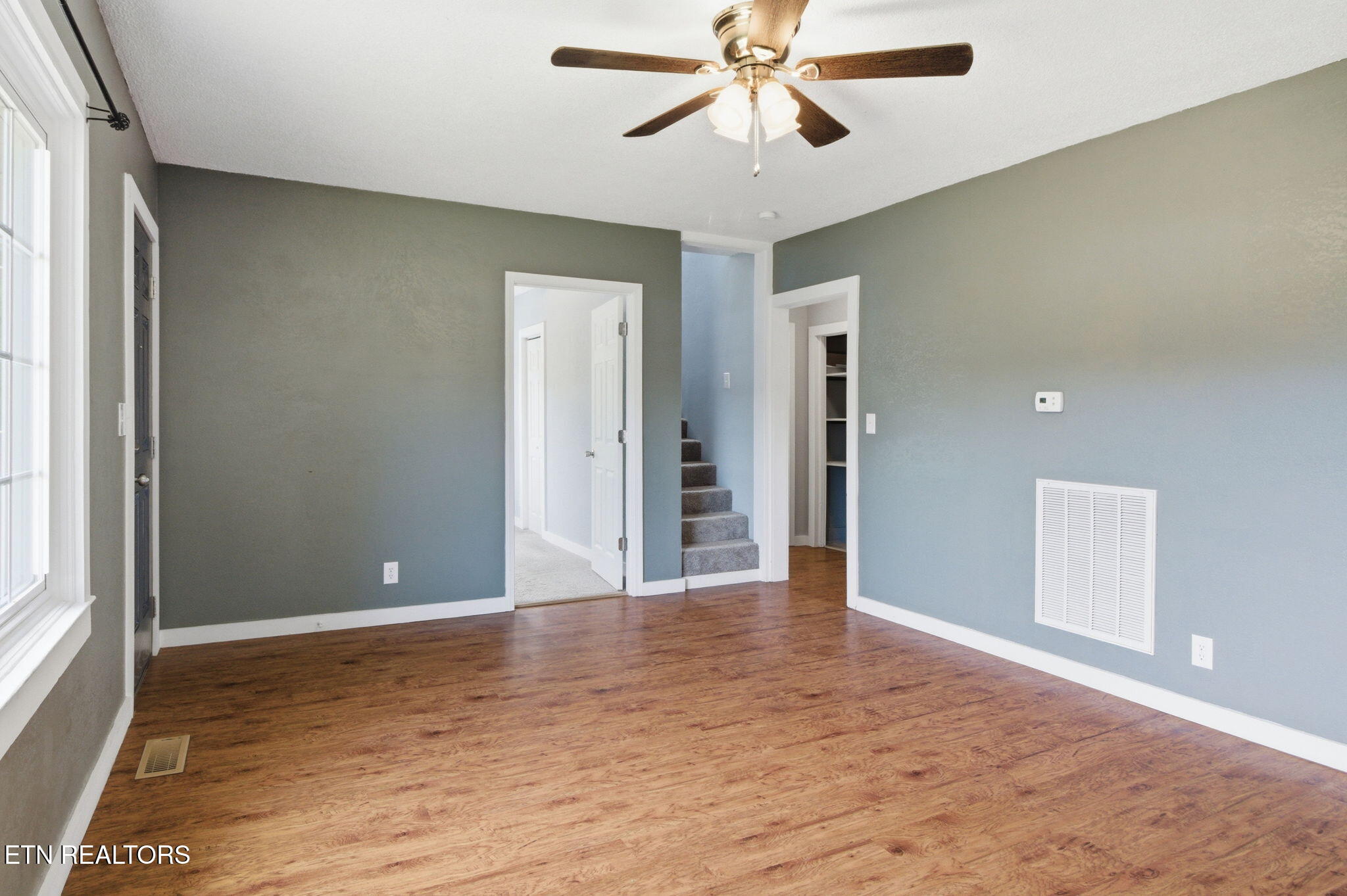 2540 Mentor Road Louisville, TN 37777 - Photo 6 of 30 Living Room