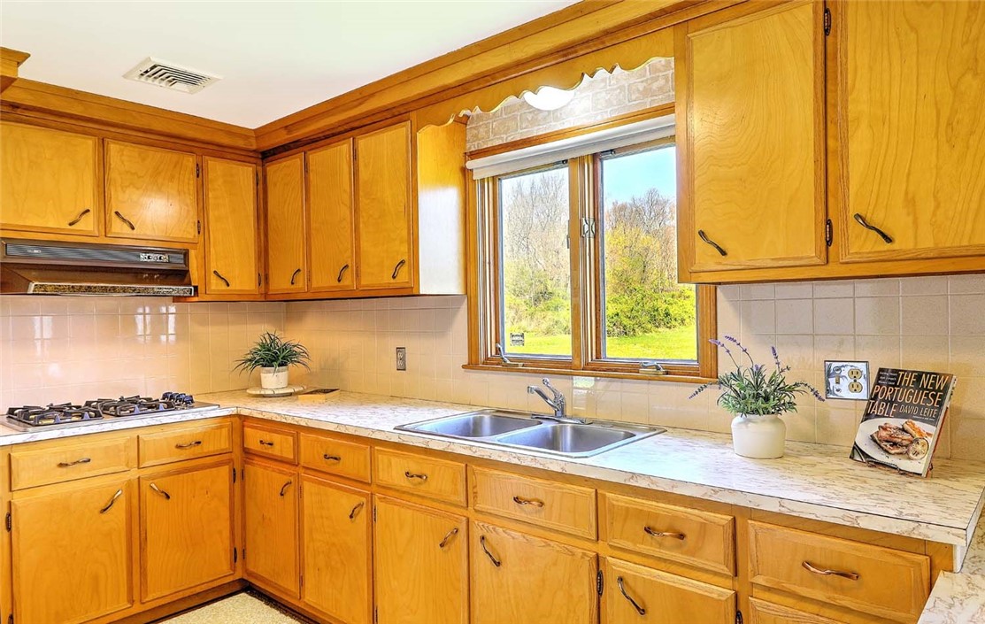 143 Sharps Lot Road Swansea, MA 02777 - Photo 8 of 25 Gallery Image 8
