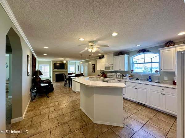 $475,000 | 2138 Eagle Lake Shore Road, Vicksburg, MS 39183