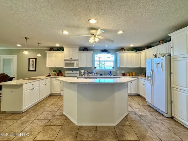 $475,000 | 2138 Eagle Lake Shore Road, Vicksburg, MS 39183
