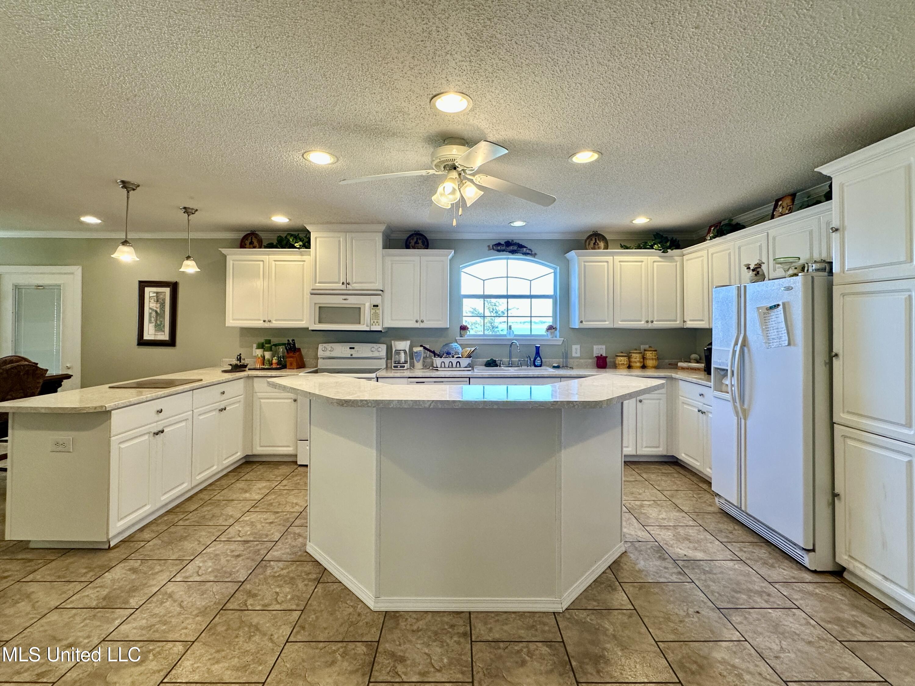 2138 Eagle Lake Shore Road Vicksburg, MS 39183 - Photo 12 of 49 IMG_9617