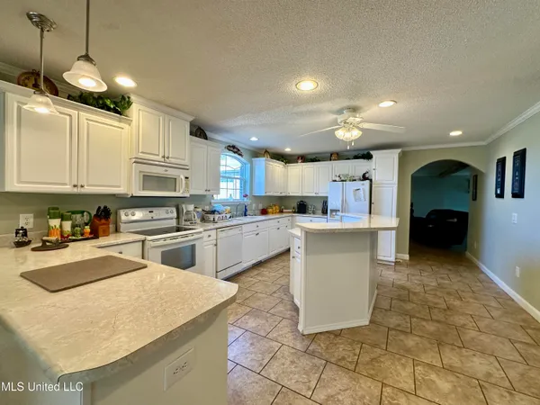 $475,000 | 2138 Eagle Lake Shore Road, Vicksburg, MS 39183