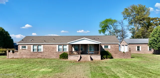 $475,000 | 2138 Eagle Lake Shore Road, Vicksburg, MS 39183