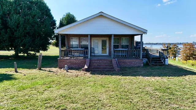 $475,000 | 2138 Eagle Lake Shore Road, Vicksburg, MS 39183