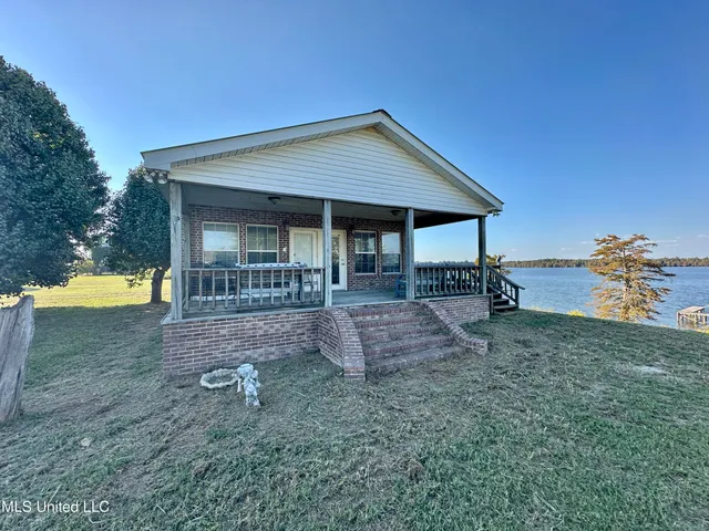 $475,000 | 2138 Eagle Lake Shore Road, Vicksburg, MS 39183