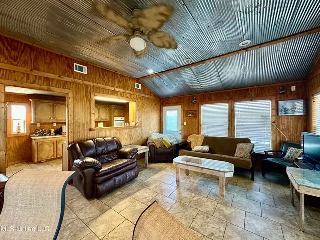 $475,000 | 2138 Eagle Lake Shore Road, Vicksburg, MS 39183