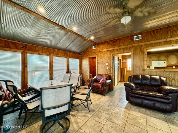 $475,000 | 2138 Eagle Lake Shore Road, Vicksburg, MS 39183