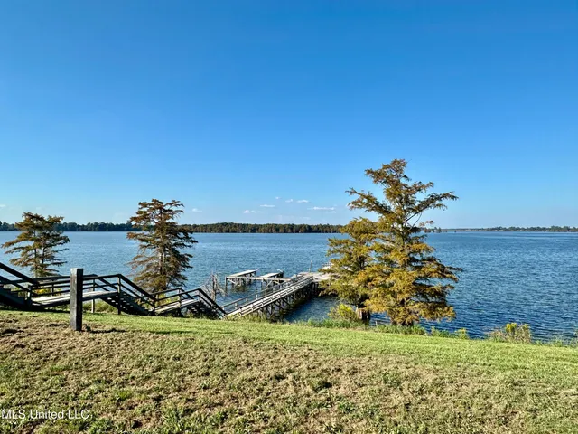 $475,000 | 2138 Eagle Lake Shore Road, Vicksburg, MS 39183