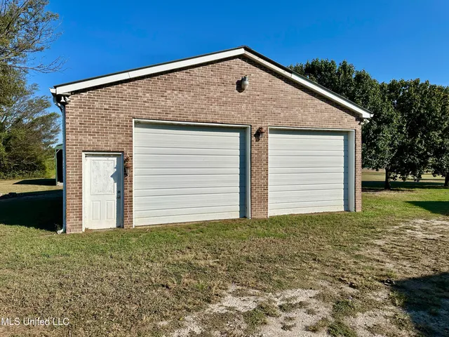 $475,000 | 2138 Eagle Lake Shore Road, Vicksburg, MS 39183