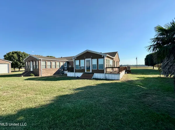 $475,000 | 2138 Eagle Lake Shore Road, Vicksburg, MS 39183