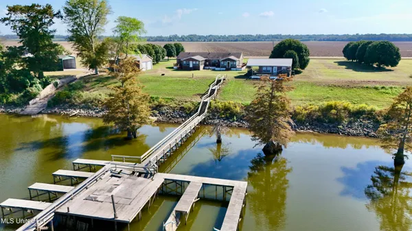 $475,000 | 2138 Eagle Lake Shore Road, Vicksburg, MS 39183