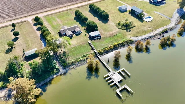 $475,000 | 2138 Eagle Lake Shore Road, Vicksburg, MS 39183