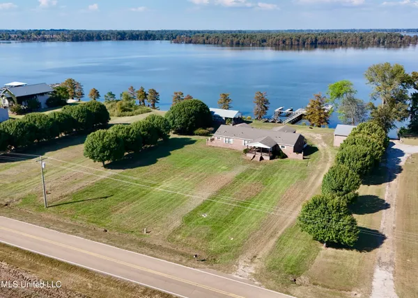 $475,000 | 2138 Eagle Lake Shore Road, Vicksburg, MS 39183