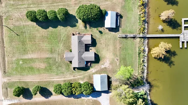 $475,000 | 2138 Eagle Lake Shore Road, Vicksburg, MS 39183
