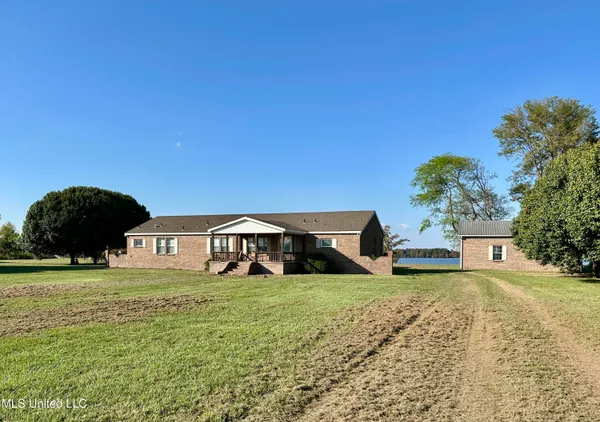 $475,000 | 2138 Eagle Lake Shore Road, Vicksburg, MS 39183