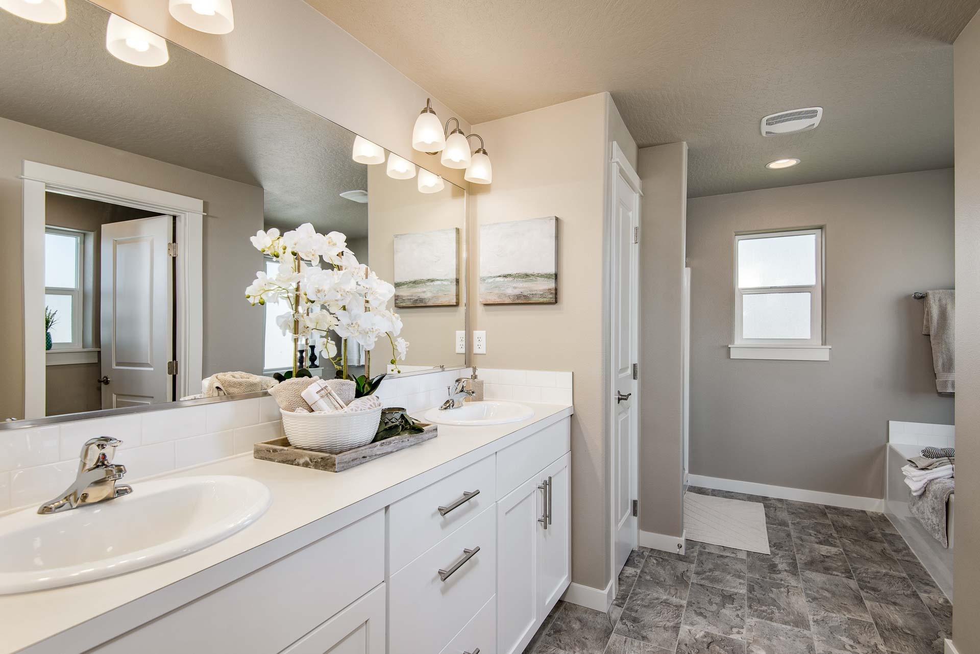 650 McKinney Ranch Road Sisters, OR 97759 - Photo 20 of 24 Stoneridge - Master Bathroom
