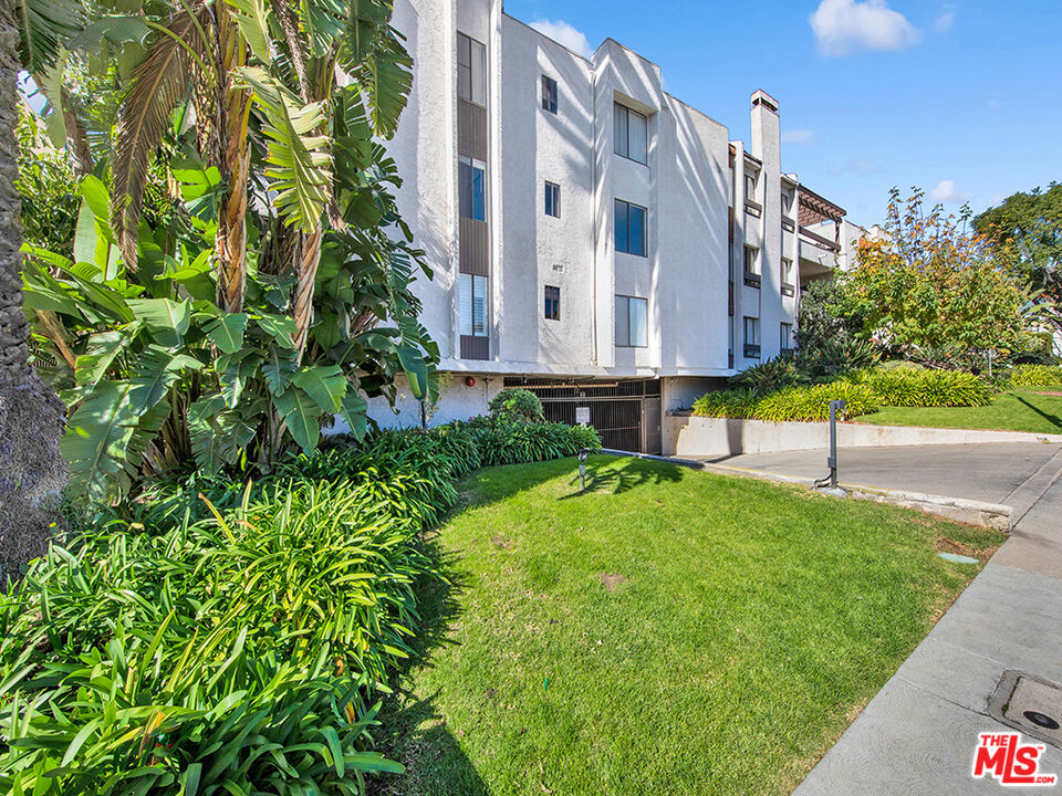 1325 Valley View Road, Unit 201 Glendale, CA 91202 - Photo 3 of 36