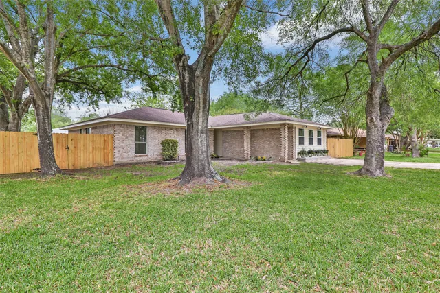 $280,000 | 2403 Heather Street, Highlands, TX 77562