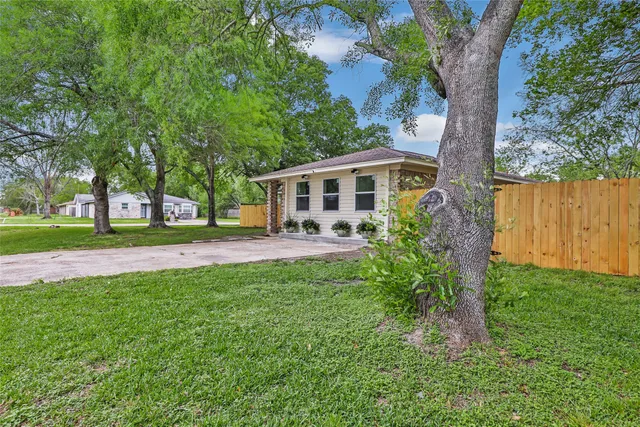 $280,000 | 2403 Heather Street, Highlands, TX 77562