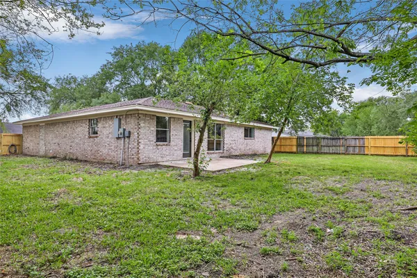 $280,000 | 2403 Heather Street, Highlands, TX 77562