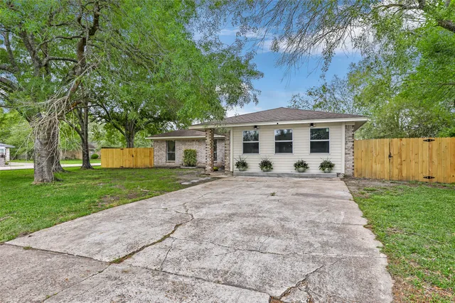 $280,000 | 2403 Heather Street, Highlands, TX 77562
