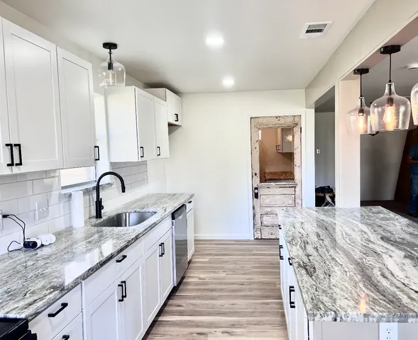 $280,000 | 2403 Heather Street, Highlands, TX 77562