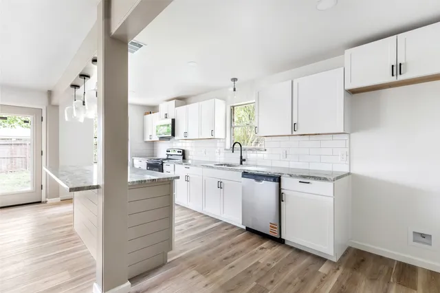 $280,000 | 2403 Heather Street, Highlands, TX 77562