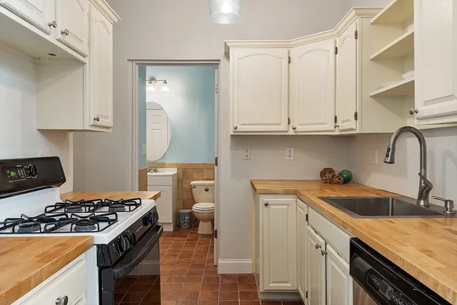 $1,660,000 | 303 Nahant Road, Nahant, MA 01908