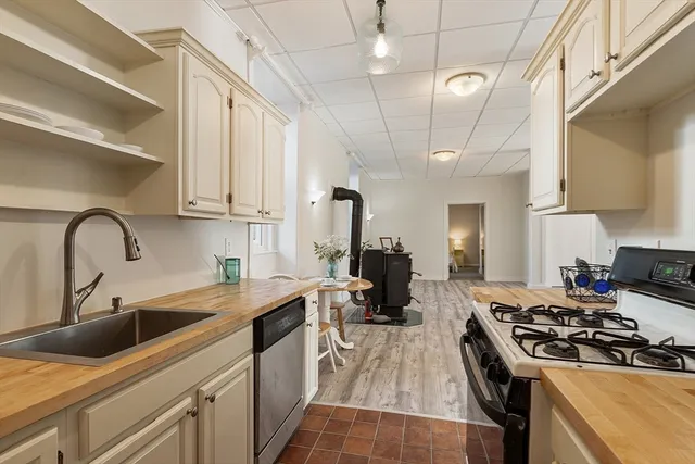 $1,660,000 | 303 Nahant Road, Nahant, MA 01908