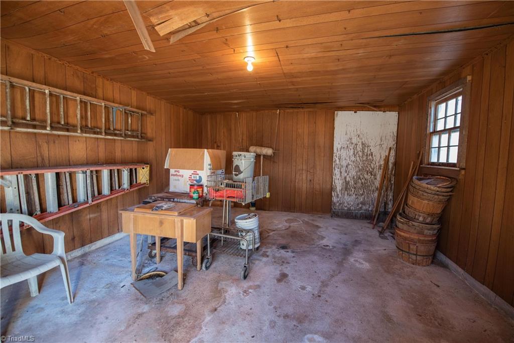 4267 Welcome-Arcadia Road Lexington, NC 27295 - Photo 34 of 42 Barn