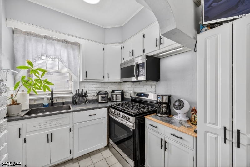 19 Victor Street Lodi, NJ 07644 - Photo 10 of 30